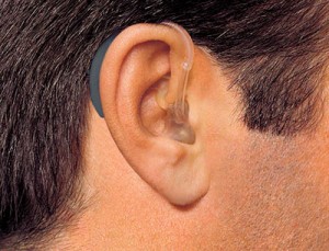 Hörgeräte mit Otosplastik und Dickschlauch
